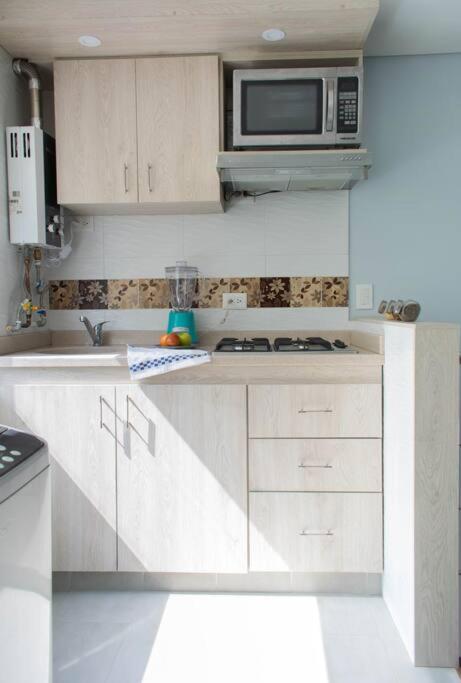 Acogedor Apartaestudio A 10 Min Del Aeropuerto Apartamento