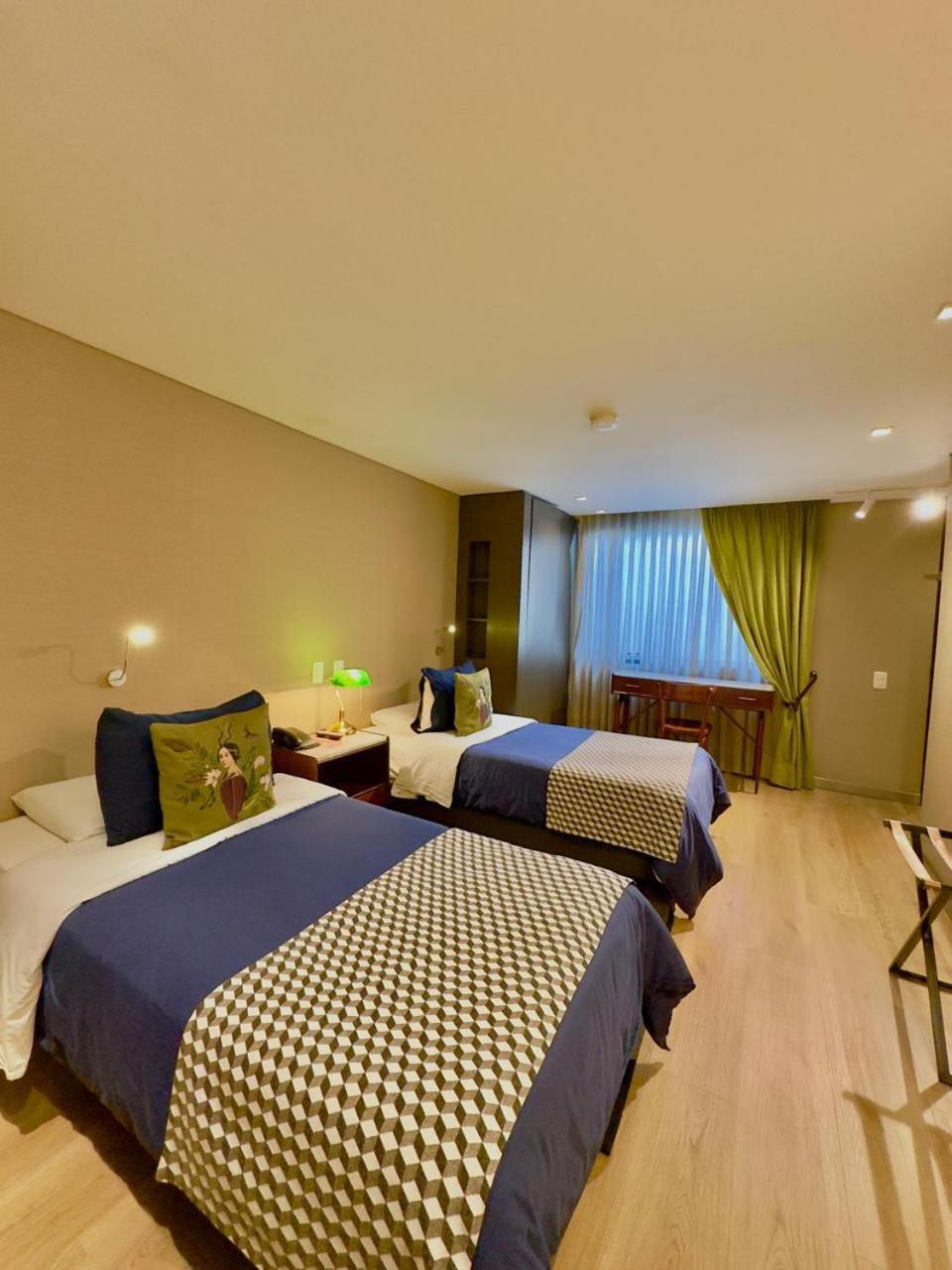 Regina 4*