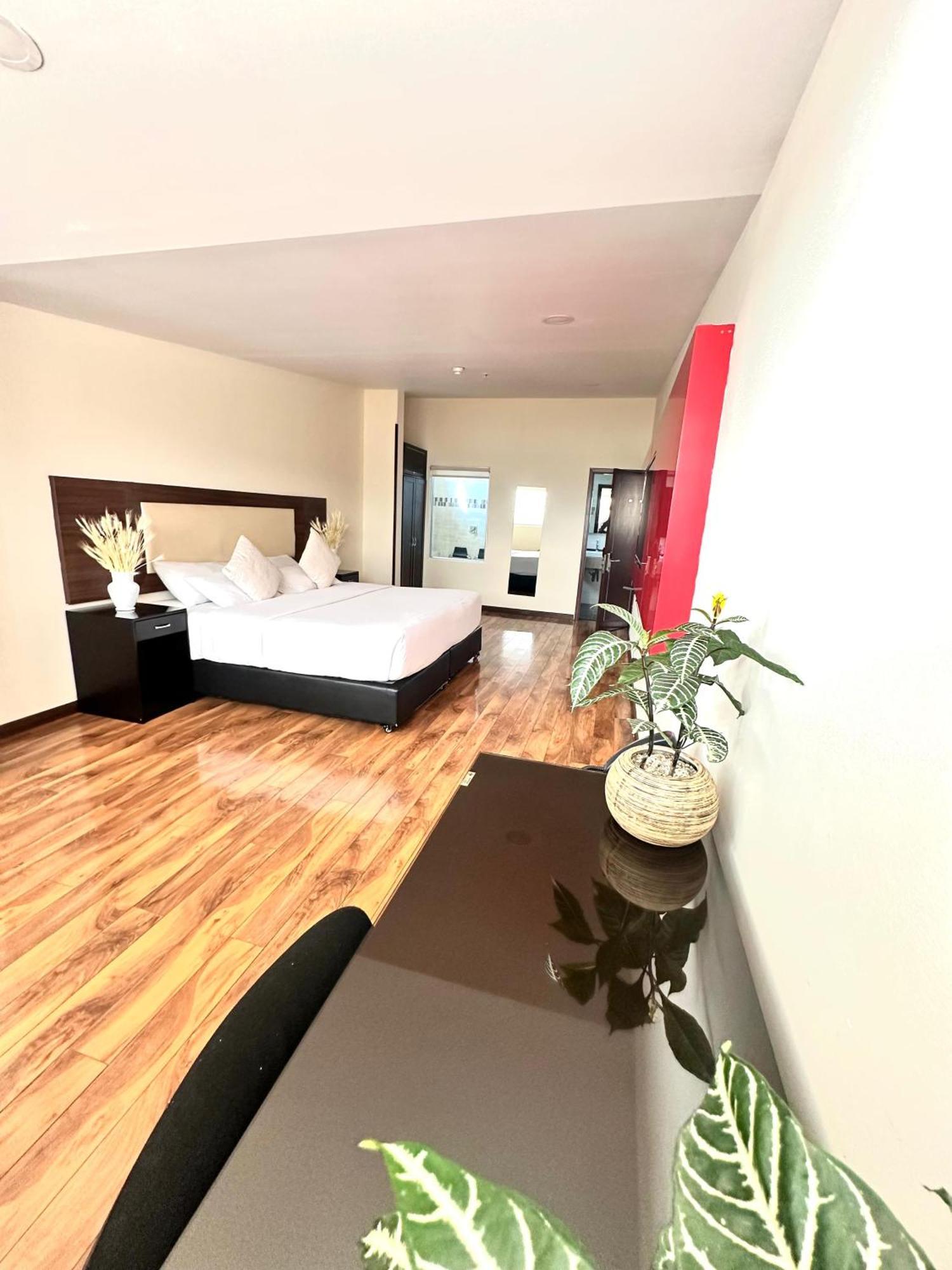 Sheridan Corferias Hotel 3*