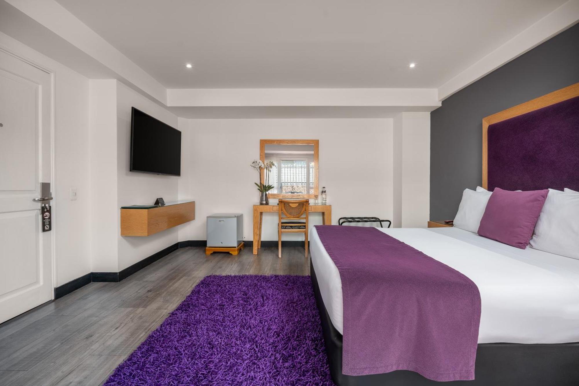 Le Manoir Hotel