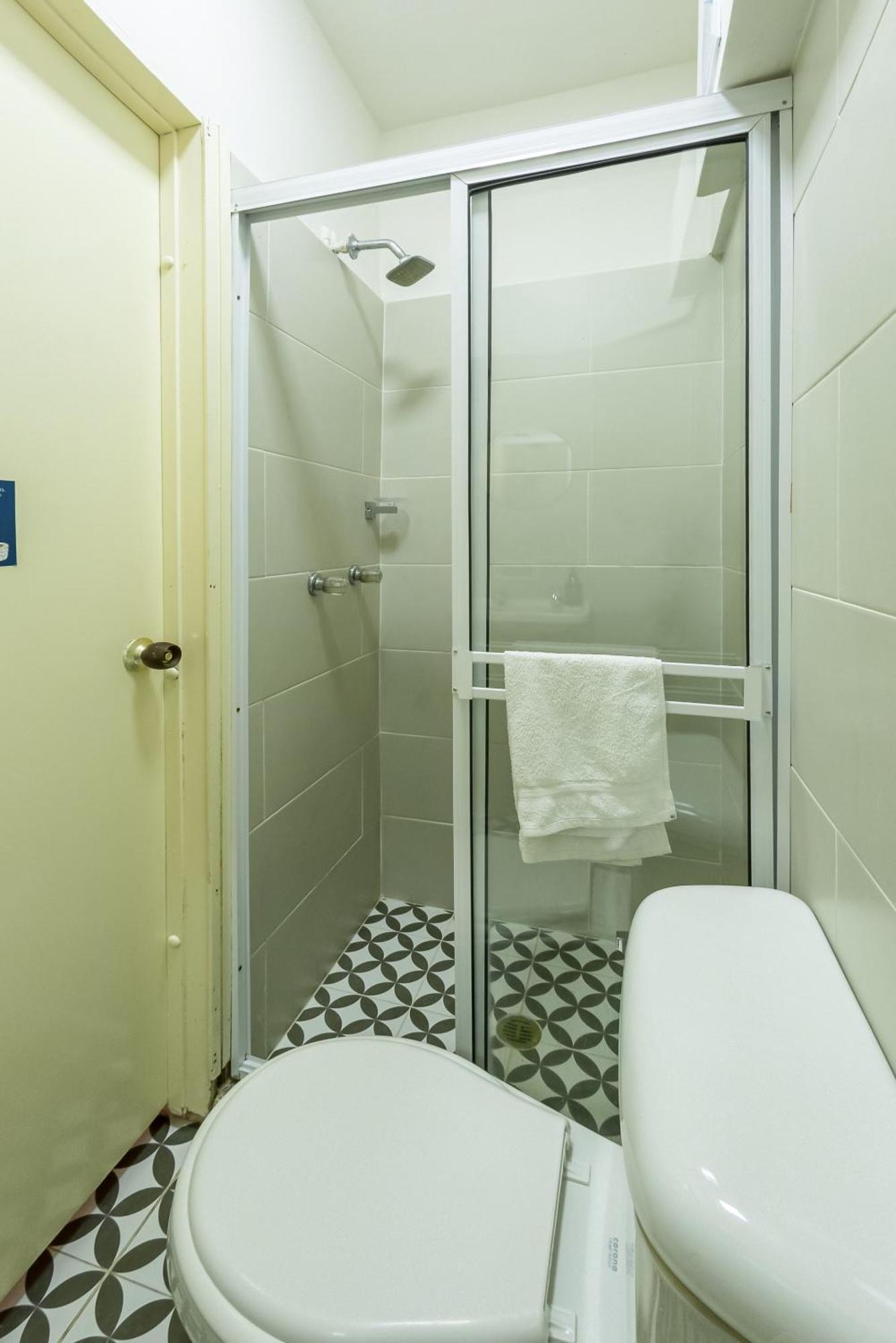 R10 Hostal *