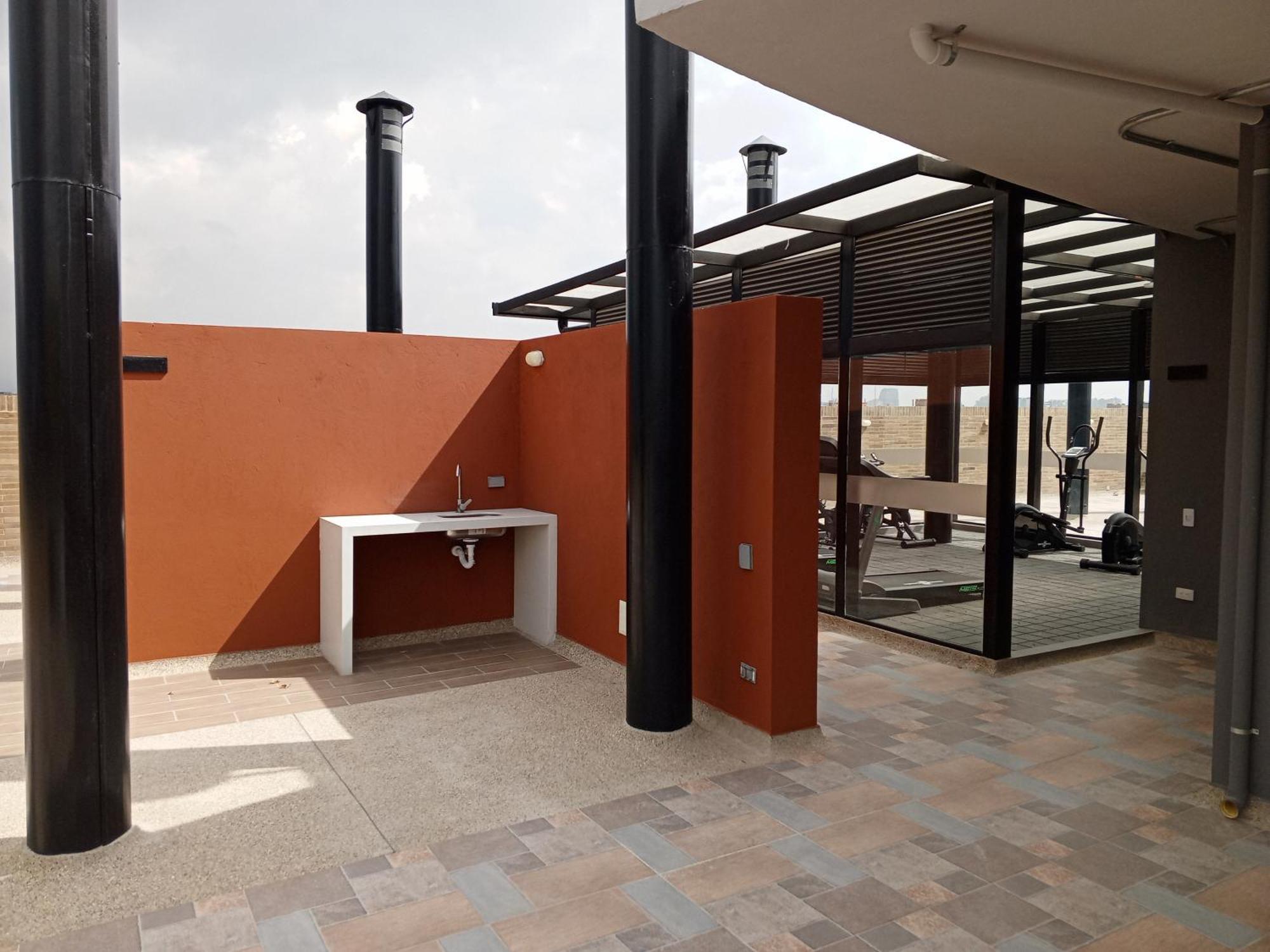Soul Santa Barbara Executive, Wifi 300 Megas, Big Queen Size Bed, Smart Tv Netflix, Walking Distance To Unicentro Mall, Starbucks In Front Of The Building, Location Bogotá
