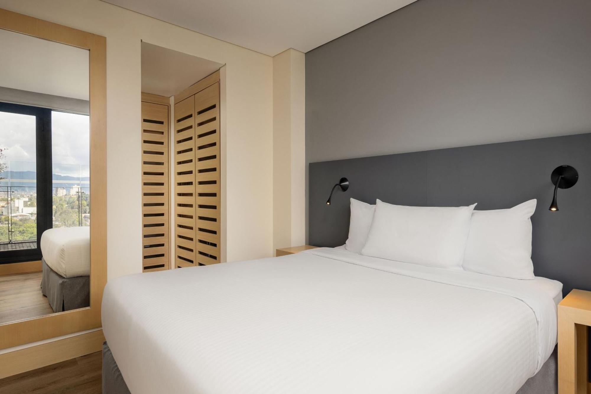 Tryp By Wyndham Embajada Hotel