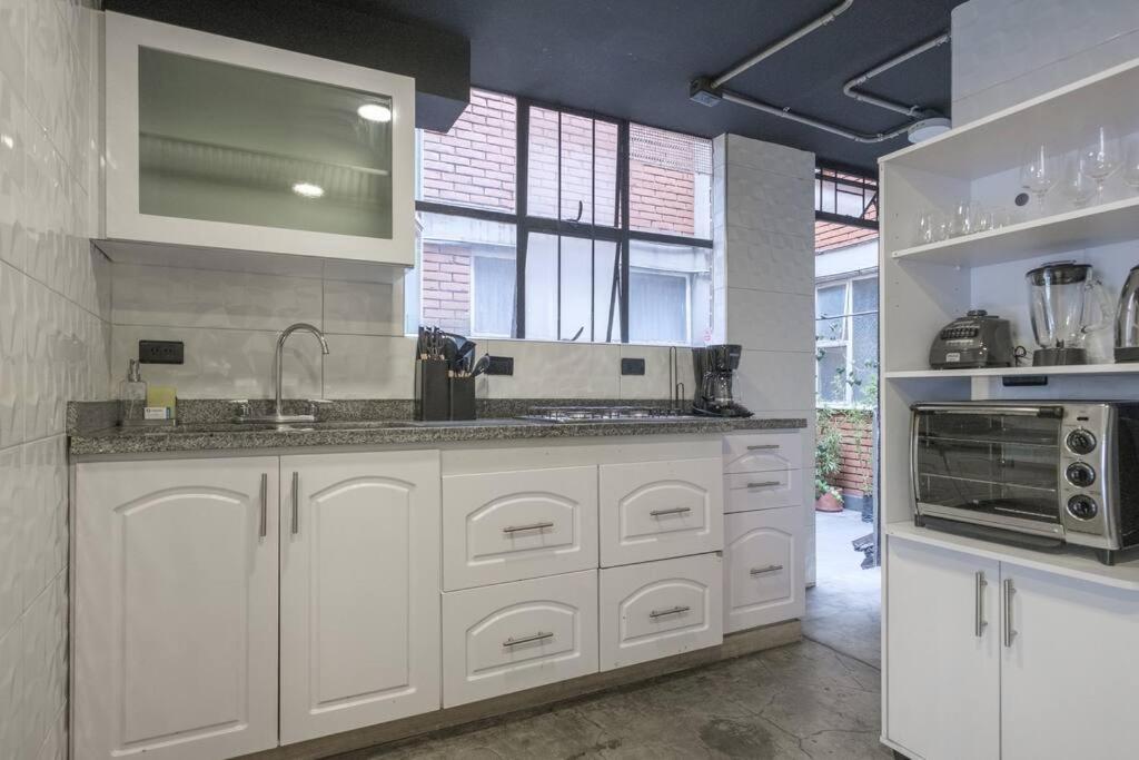 Amazing 3 Bedroom In Zona Rosa *