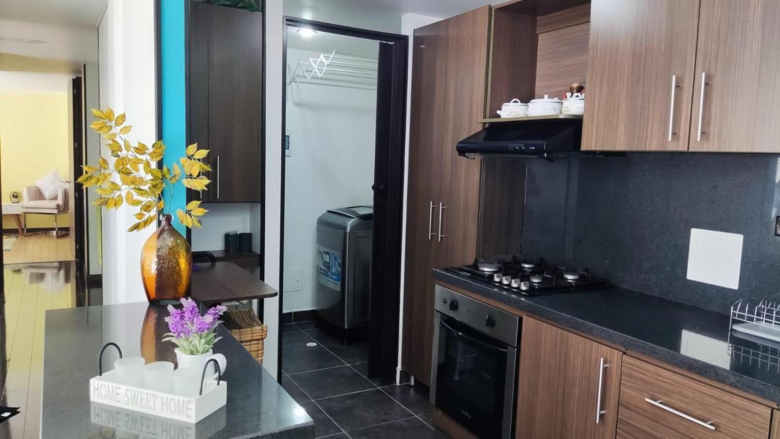 Cerca Al Aeropuerto Y Embajada Americana Apartamento