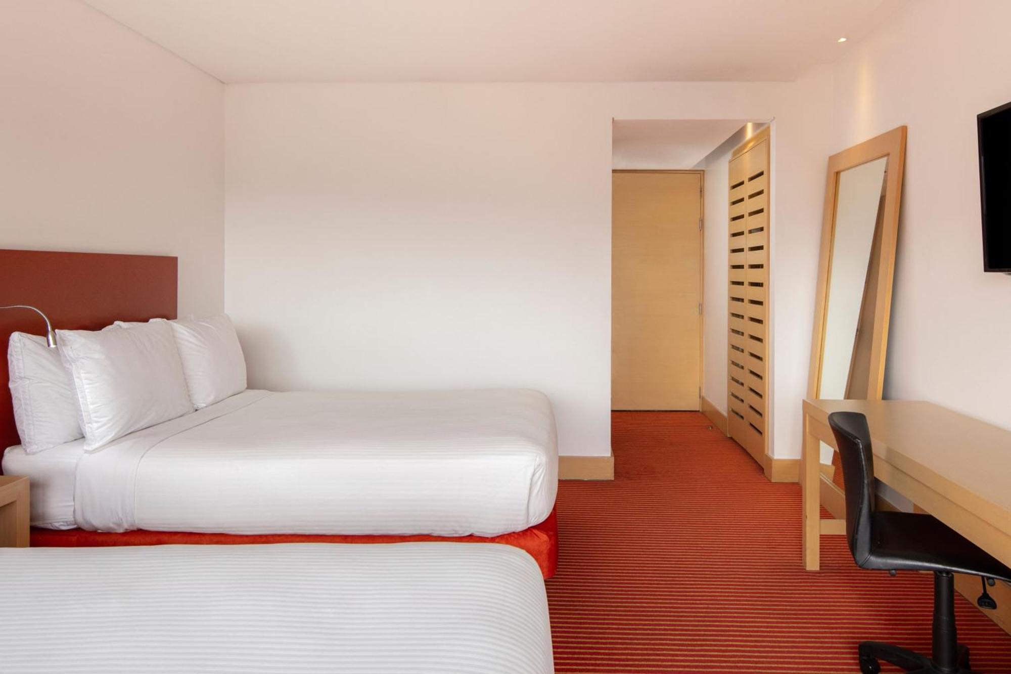 Hotel Tryp By Wyndham Embajada