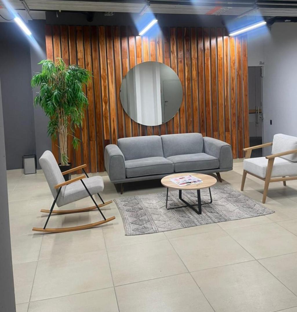 Soul Santa Barbara Executive, Wifi 300 Megas, Big Queen Size Bed, Smart Tv Netflix, Walking Distance To Unicentro Mall, Starbucks In Front Of The Building, Location Apartamento *