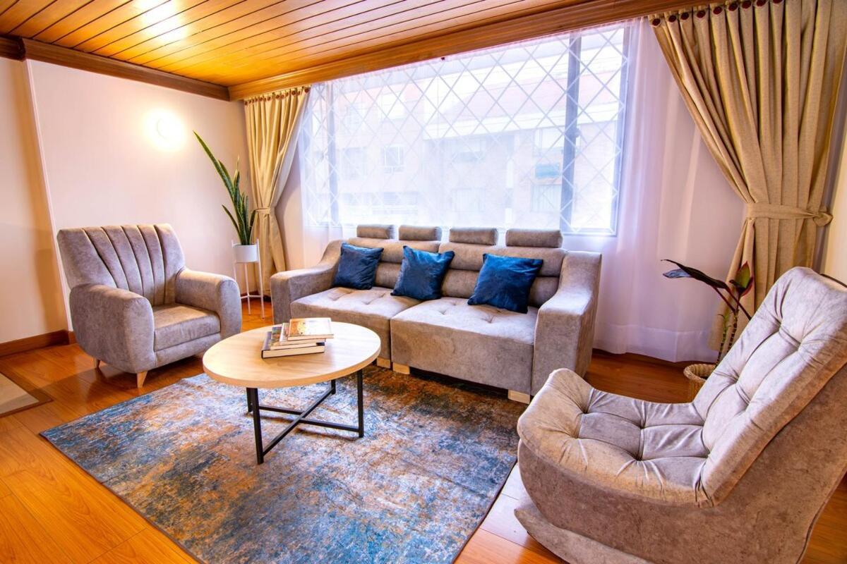 Сasa de vacaciones Huge Colonial House With Chimney, Luxury In The Exclusive Town In *