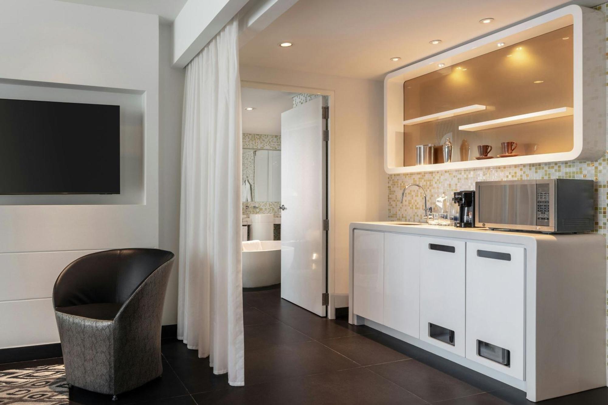 W Hotel 5*