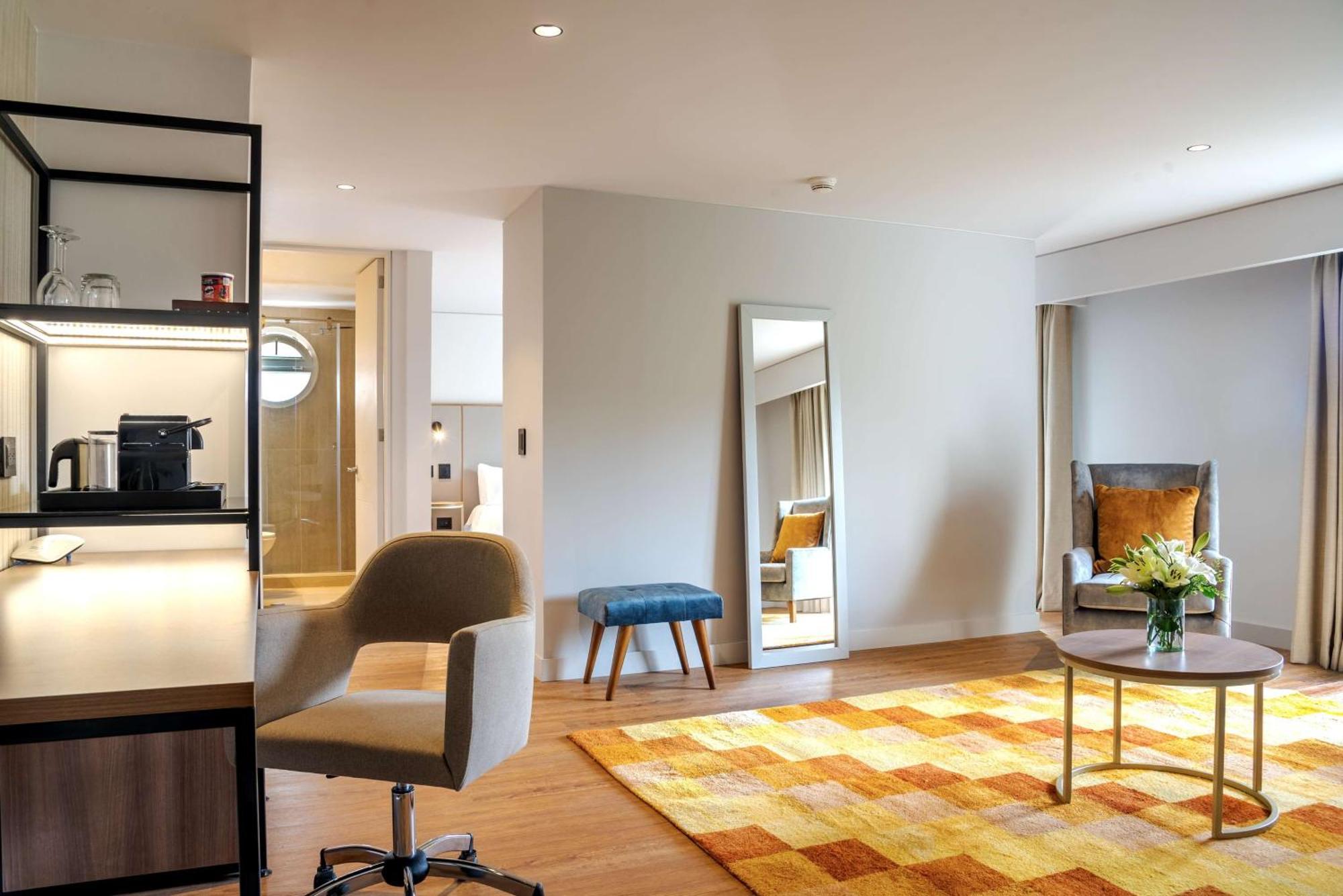 Nh Pavillon Royal Hotel 4*