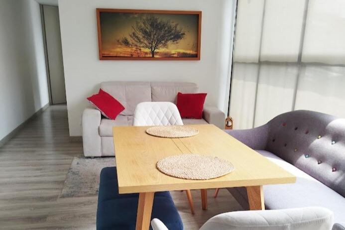 Cozy Entire 2nd-floor With Parking Apartment
