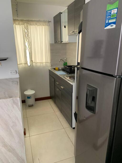 Apartamento Cerca Del Centro Comercial Titan. 300 *