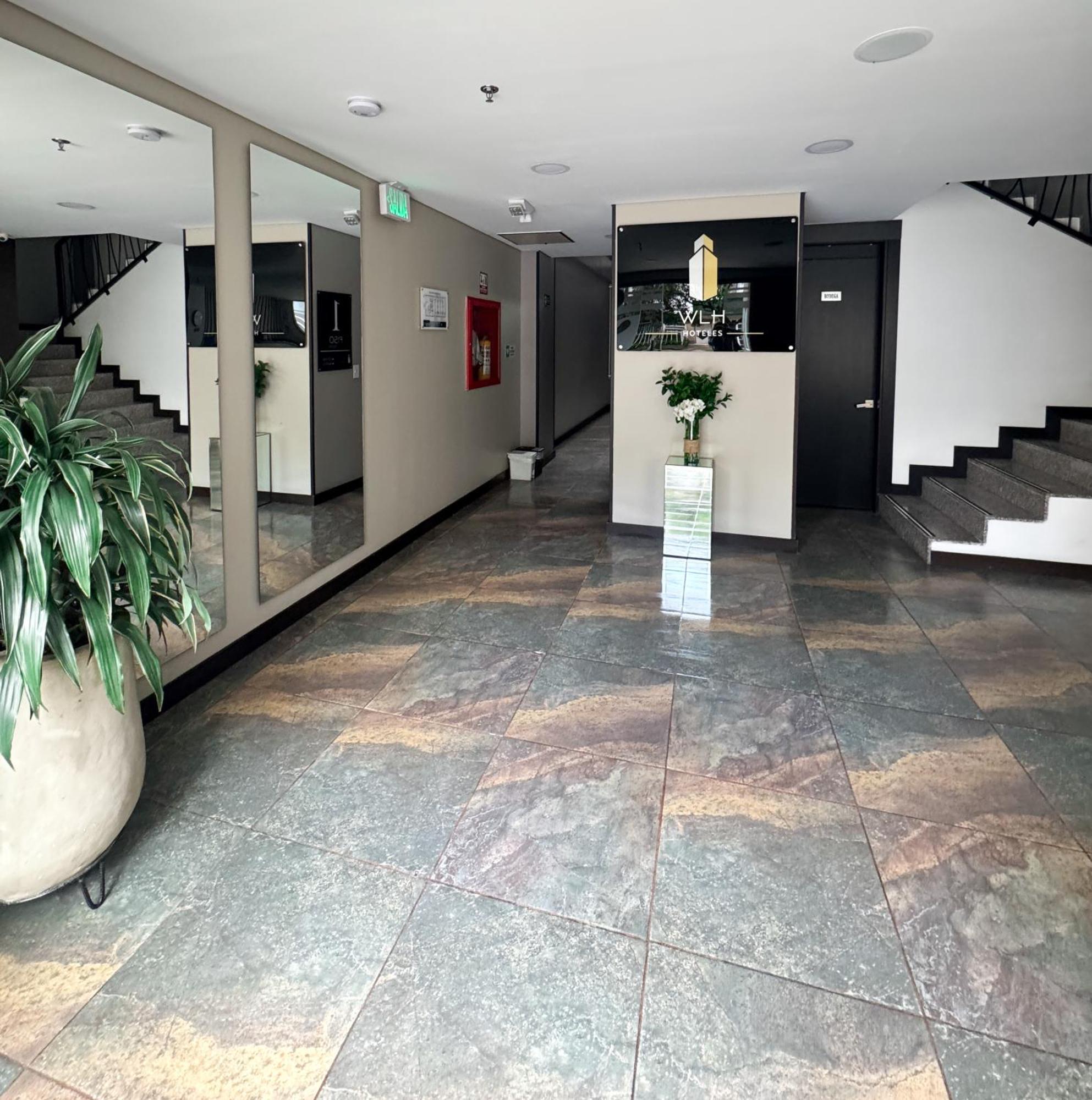 Hotel Wlh Silver Corferias Bogotá