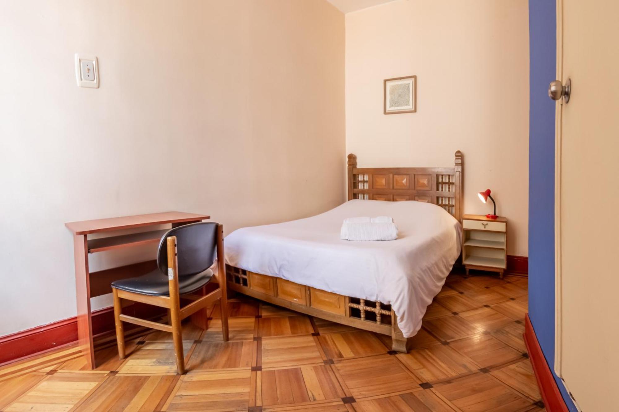 Hostal R10