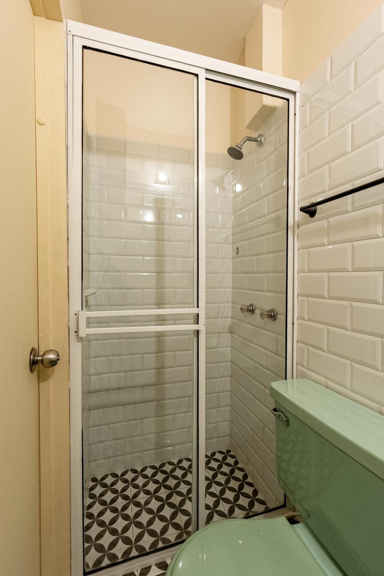 Hostal R10