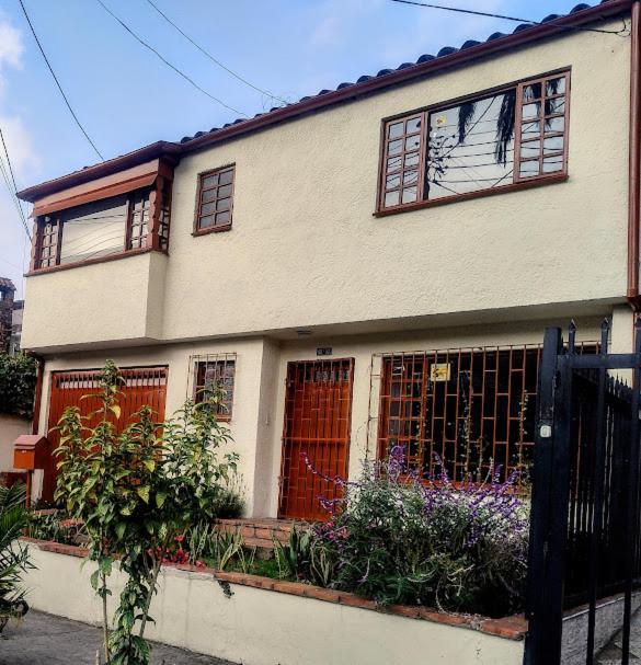 Art And Vitality House Direccion Correcta Calle 24a Bis No 44a 52 Bed & Breakfast