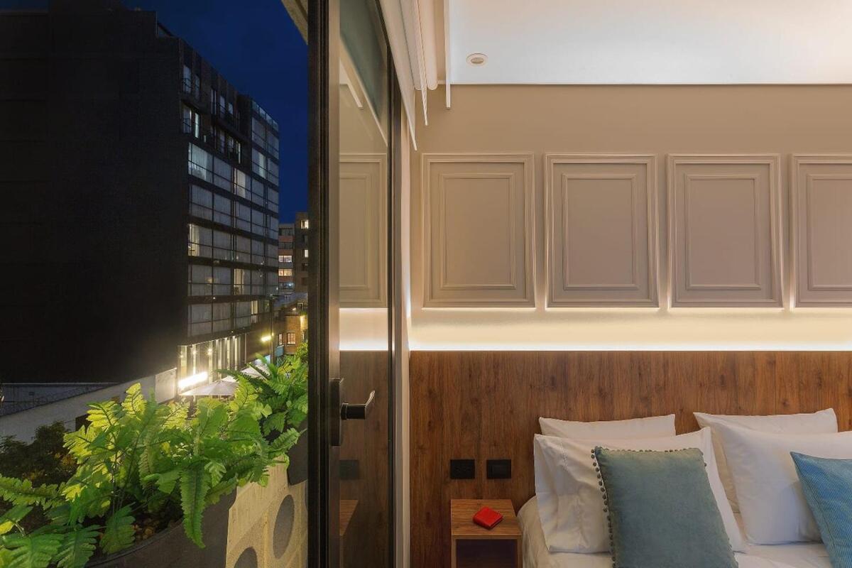 Majestic Loft With Balcony