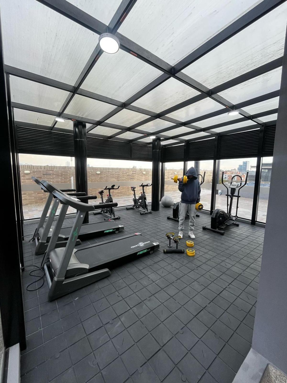 Soul Santa Barbara Executive, Wifi 300 Megas, Big Queen Size Bed, Smart Tv Netflix, Walking Distance To Unicentro Mall, Starbucks In Front Of The Building, Location Apartamento *