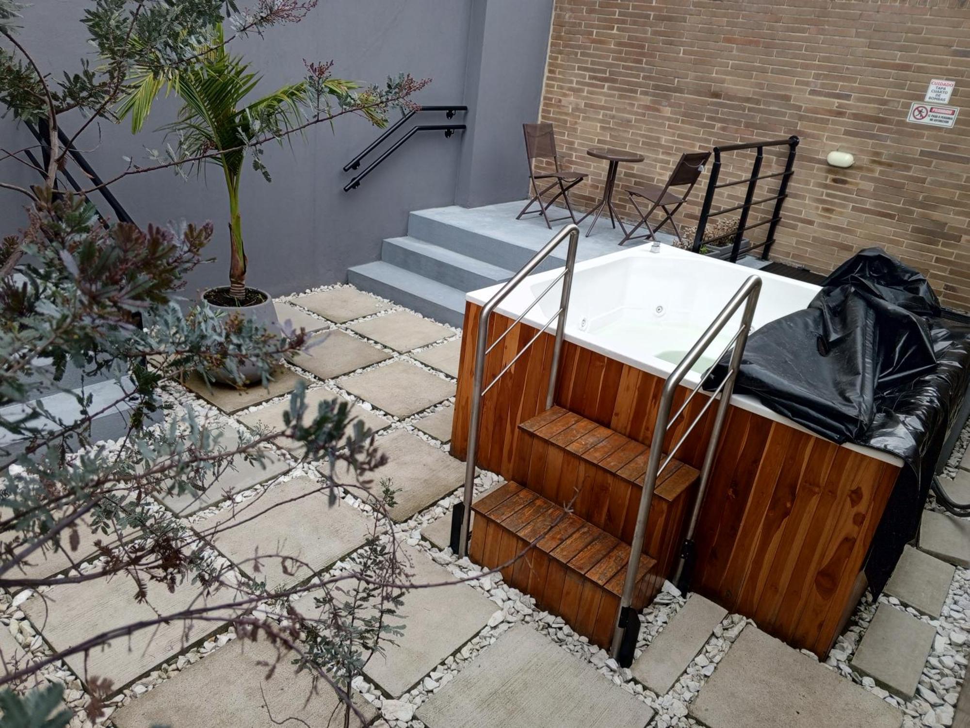 Soul Santa Barbara Executive, Wifi 300 Megas, Big Queen Size Bed, Smart Tv Netflix, Walking Distance To Unicentro Mall, Starbucks In Front Of The Building, Location * Bogotá