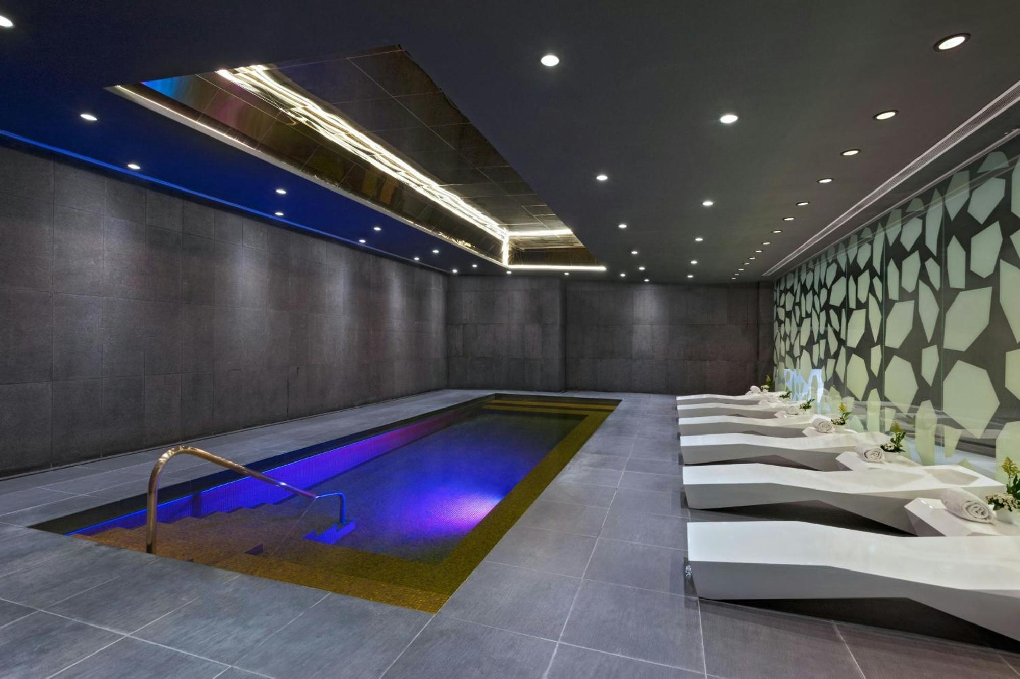W Hotel 5*
