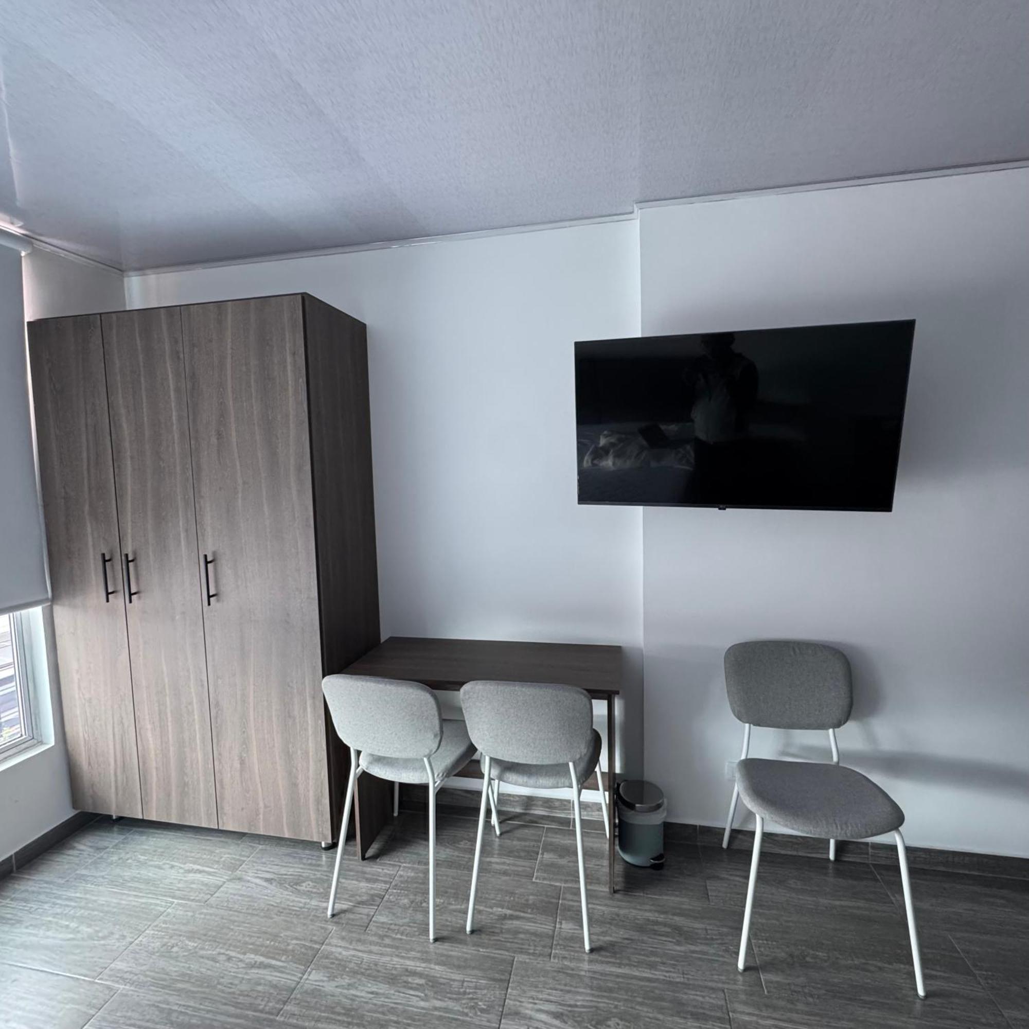 Outlanders House Bog Airport Habitación en casa particular *