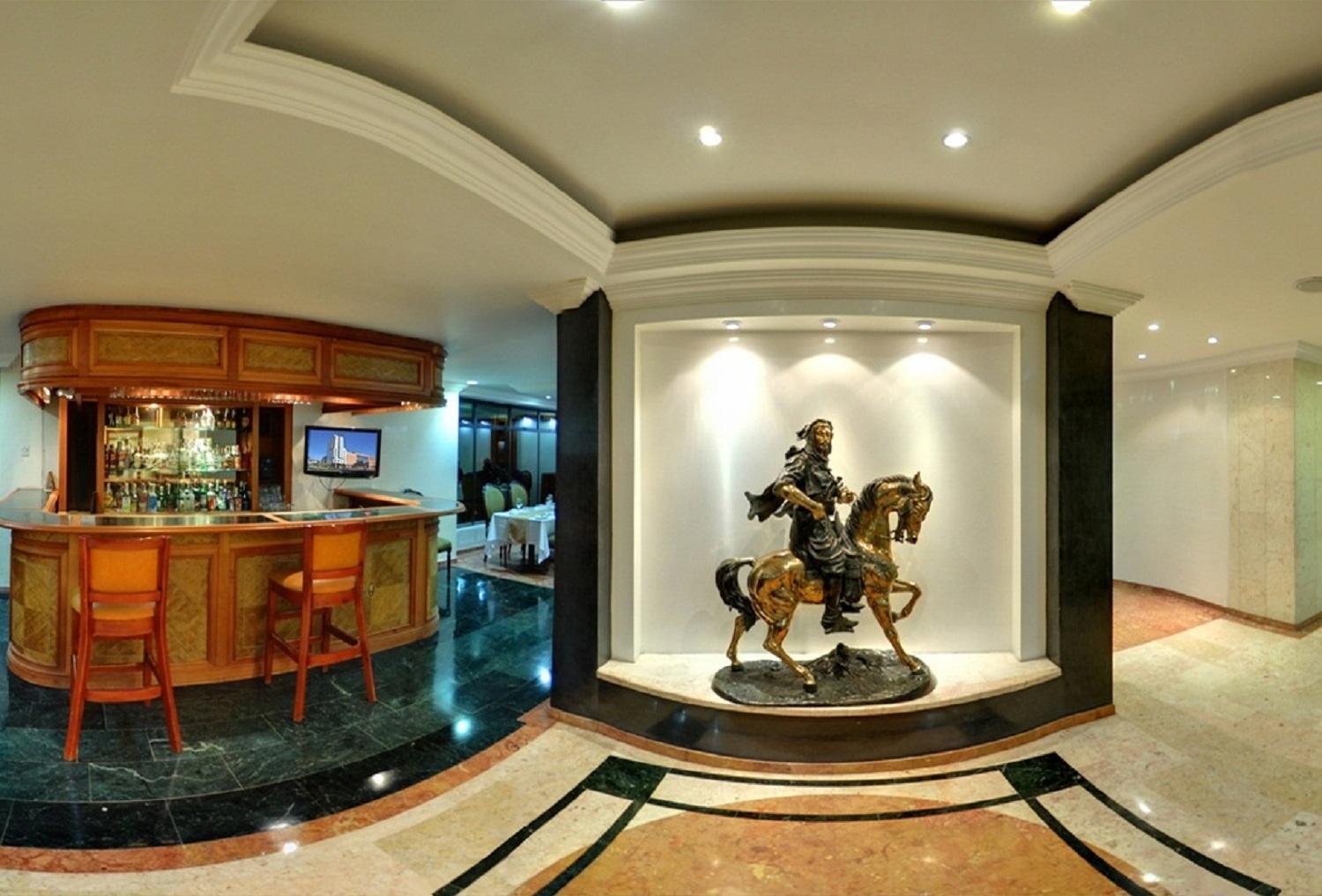 Andes Plaza