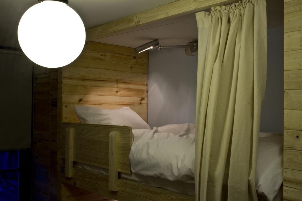 12:12 Hostal *