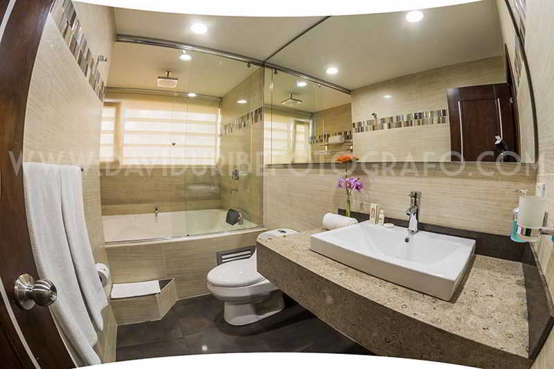 Hotel Sheridan Corferias 3*