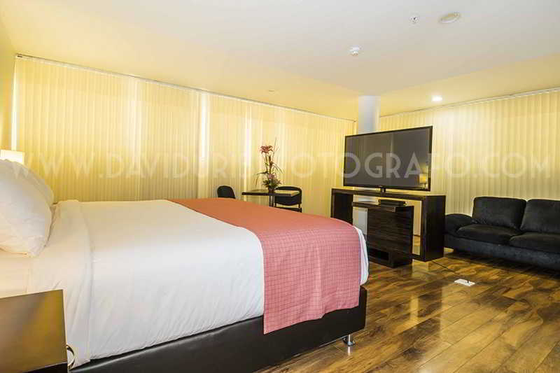 Sheridan Corferias Hotel 3*