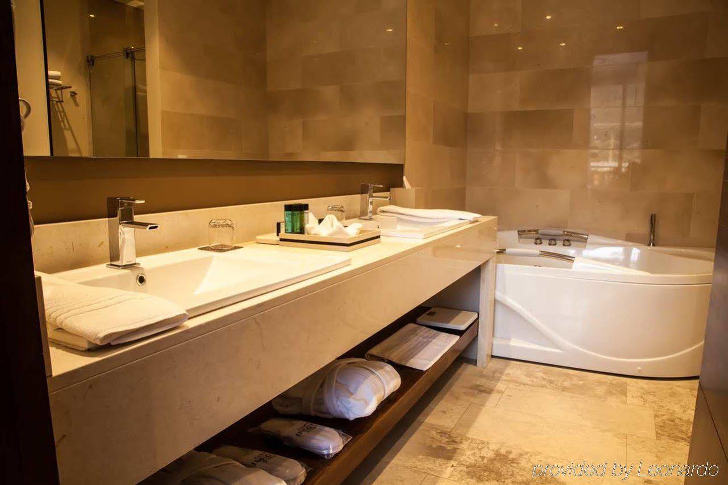 Doubletree By Hilton - Calle 100 4*