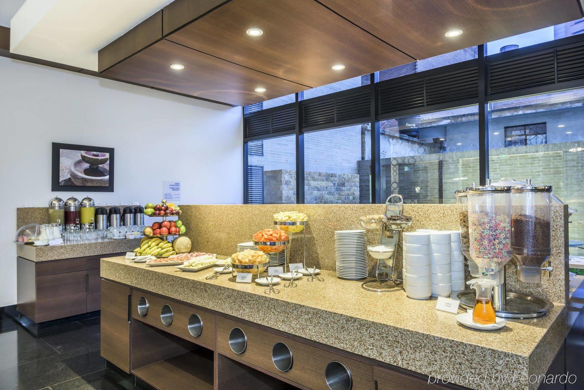 Express&suites Zona Financiera, An Ihg Hotel