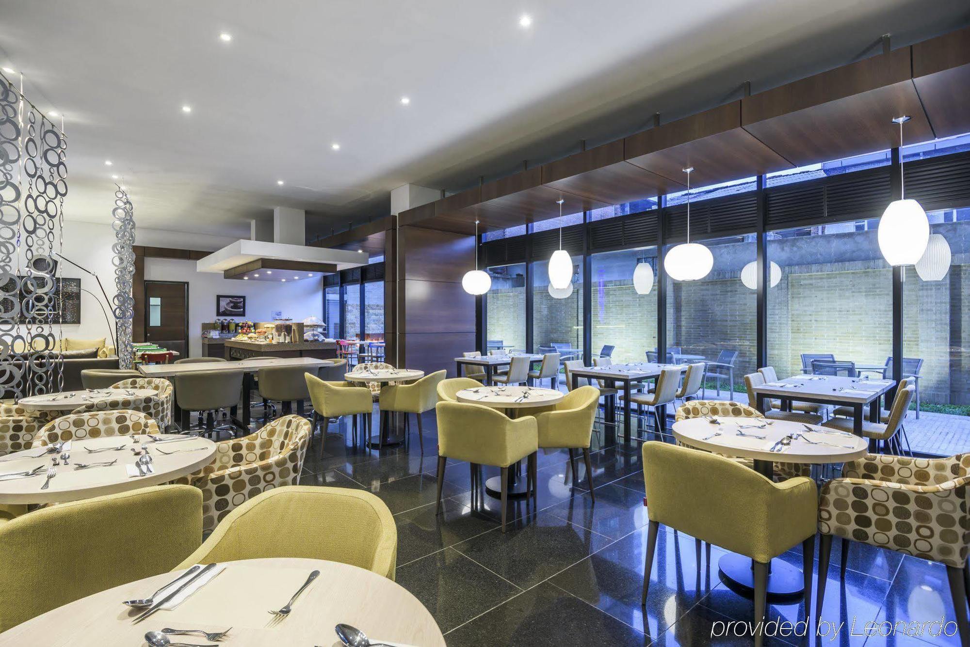 Express&suites Zona Financiera, An Ihg Bogotá