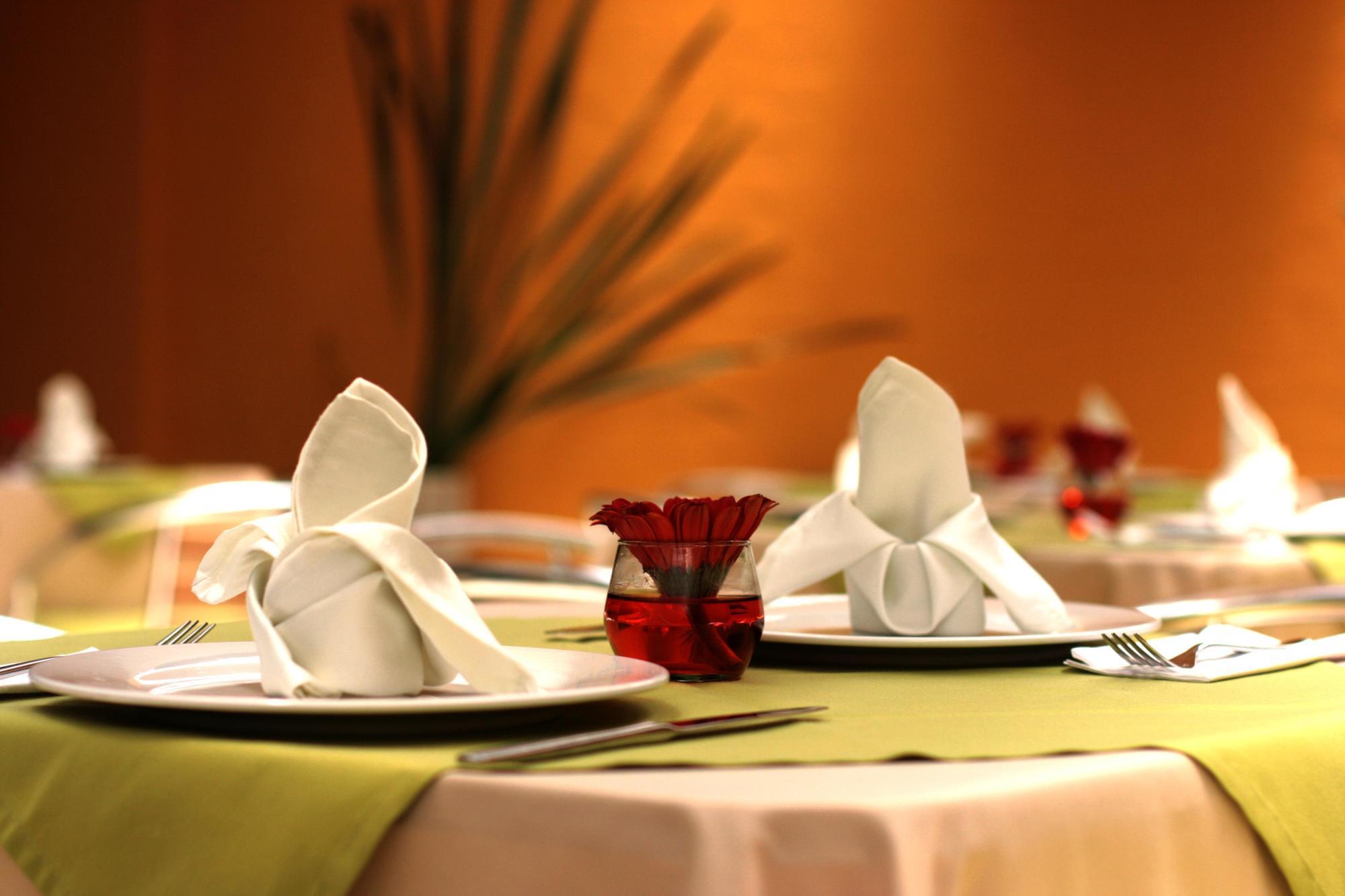 Regency La Feria Hotel