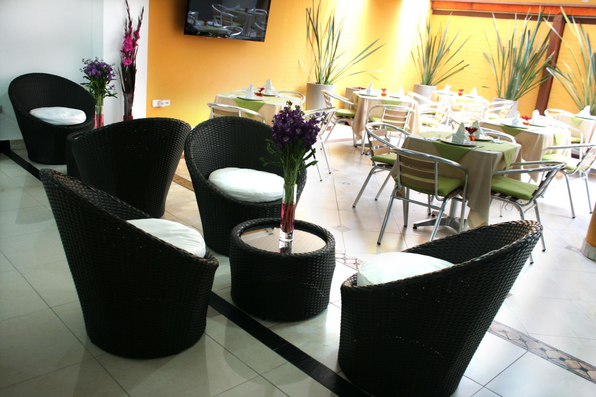 Regency La Feria Hotel