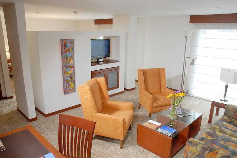 Hotel Nh Pavillon Royal