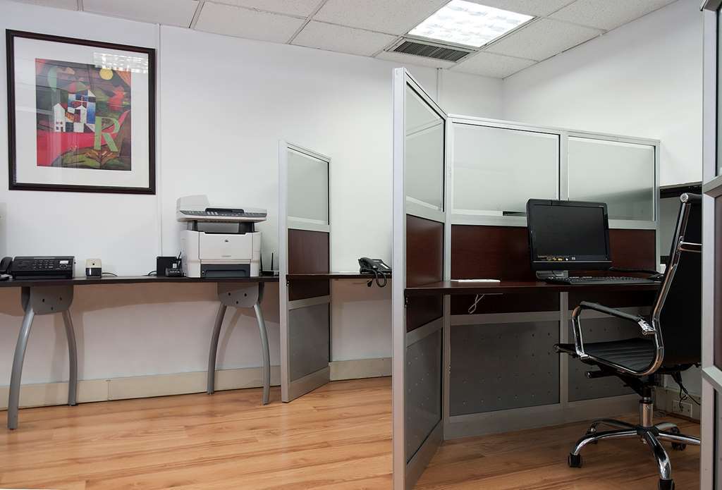 Hotel Embassy By Hilton - Rosales