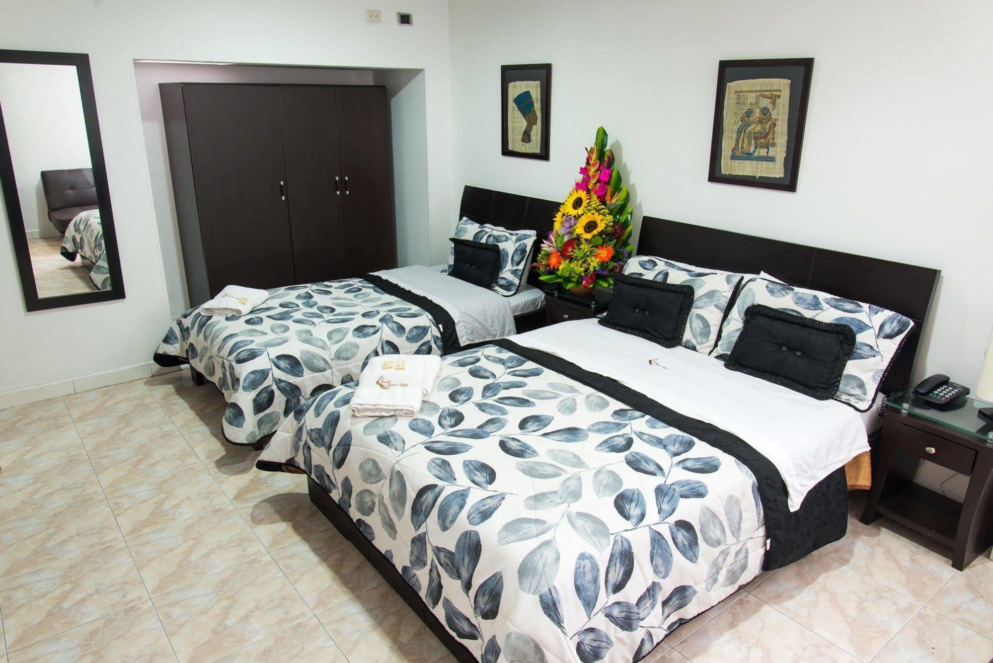 Hotel Fenix Real