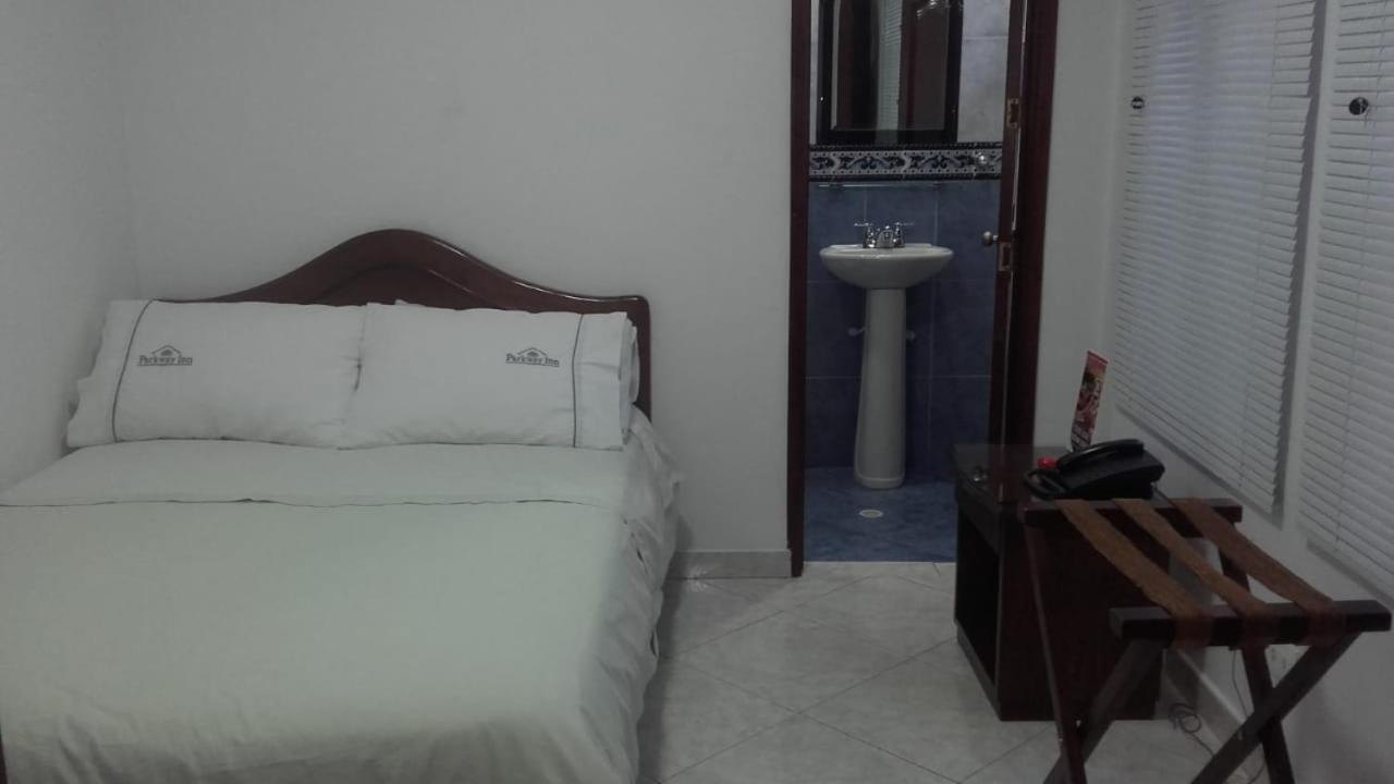 Parkway Hotel 4*