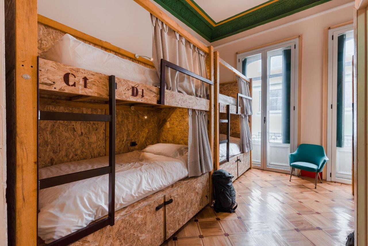 Hostal R10 *