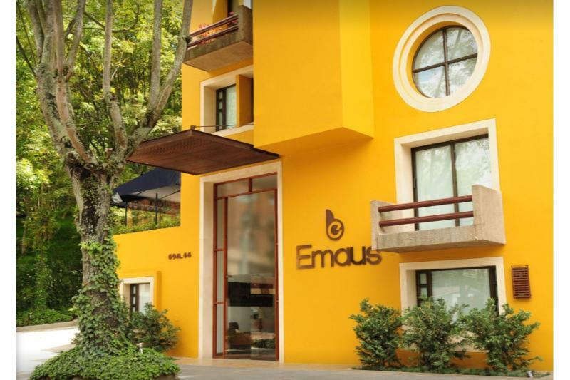 Emaus 3*