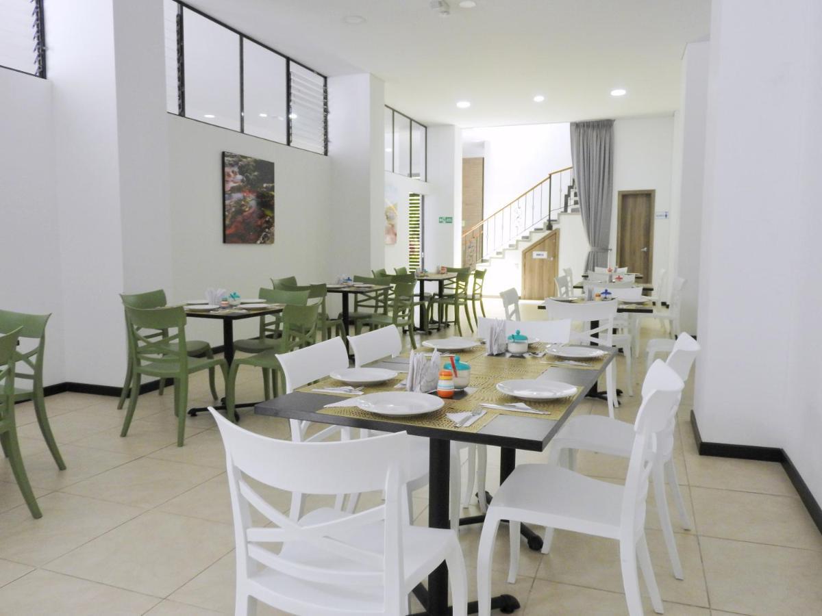 Portal De Andes Hotel 2*