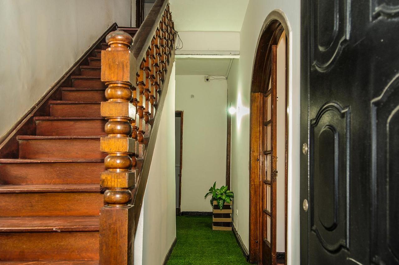 Hostal Agora Palermo *