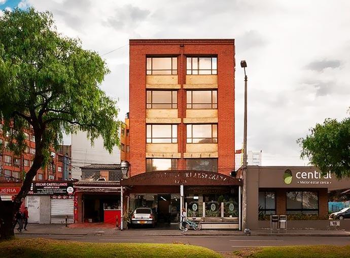 Ejecutivo Av La Esperanza 3*
