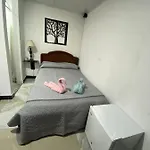 Apartaestudio pequeño privado cerca al aeropuerto