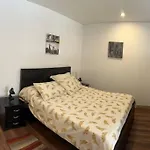 Nice Apartment Independent In Front Business Center