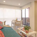 The Petit Flat - Bright & Stylish Studio Apartment Near Unicentro