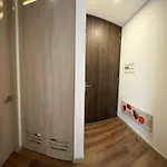 Nice Apartment Independent In Front Business Center