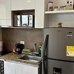 Nice Apartment Independent In Front Business Center