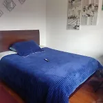 habitación privada con parqueadero