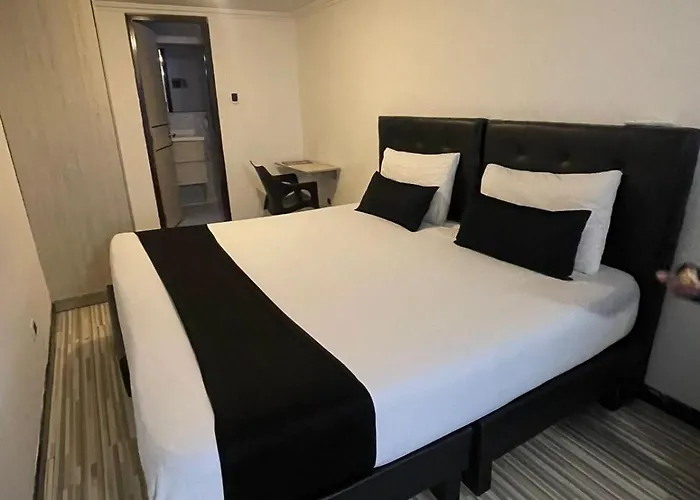 Hotel Ambar King